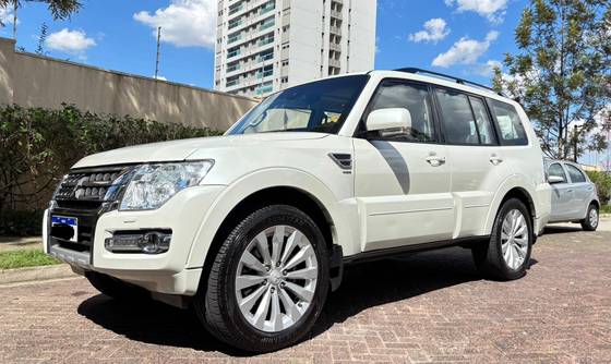 MITSUBISHI PAJERO 3.2 HPE 4X4 7 LUGARES 16V TURBO INTERCOOLER DIESEL 4P AUTOMÁTICO